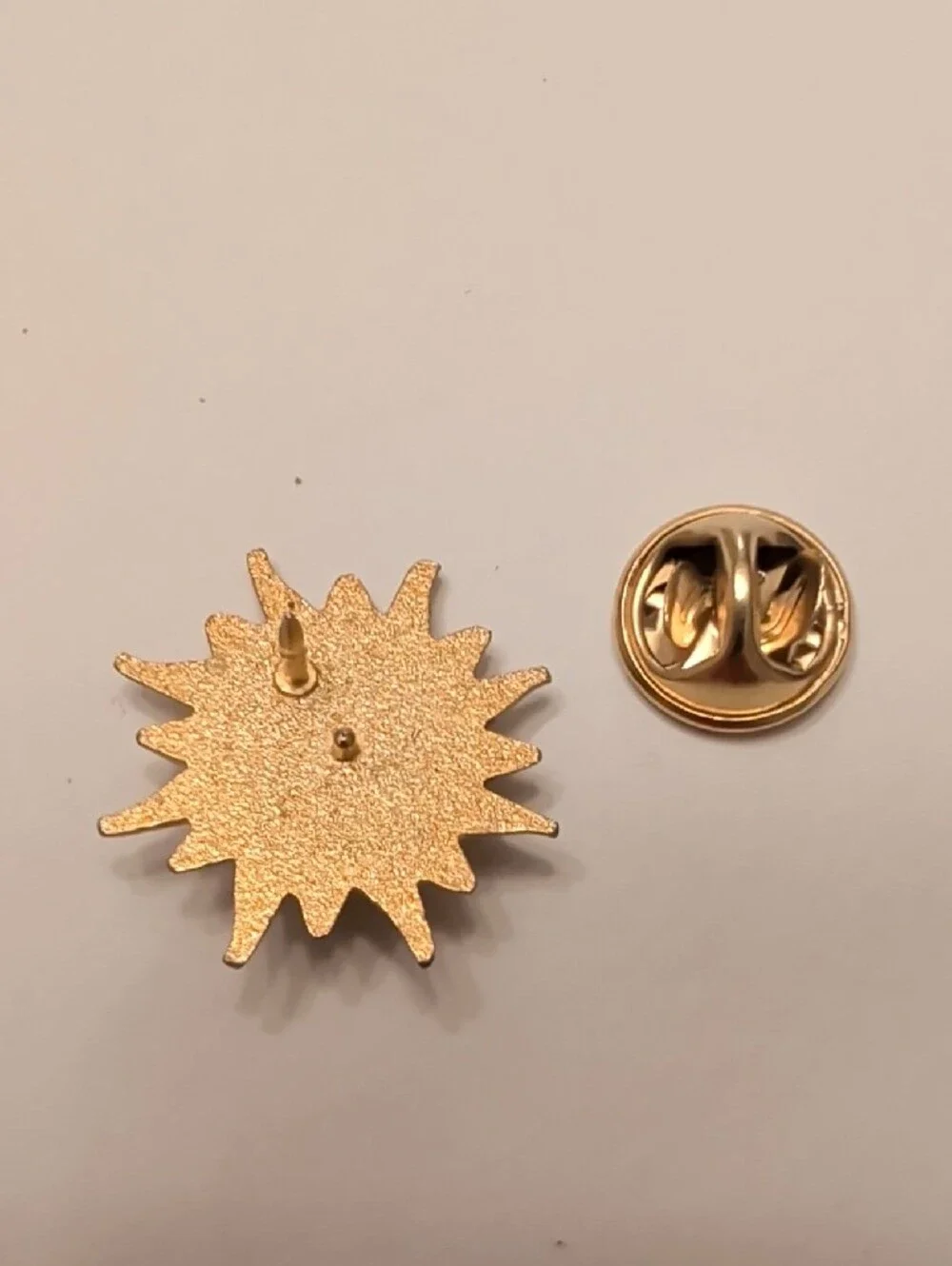 Gold Tone Sun Face Pin Brooch - Unbranded